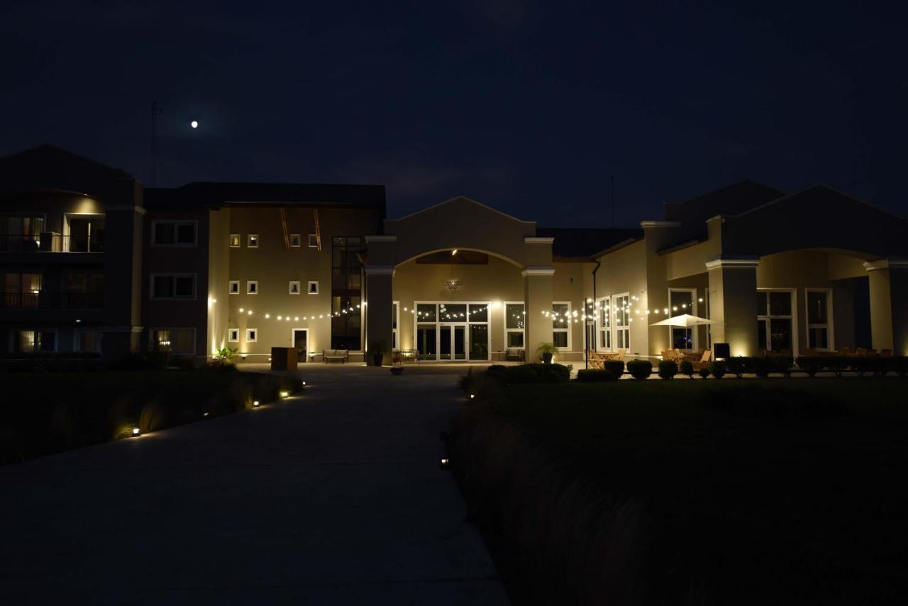 Howard Johnson Resort & Convention Center Ezeiza Εξωτερικό φωτογραφία